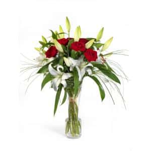 Bouquet de lys blanc et roses rouges