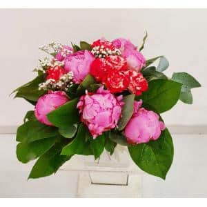 Bouquet de pivoines et roses branchues